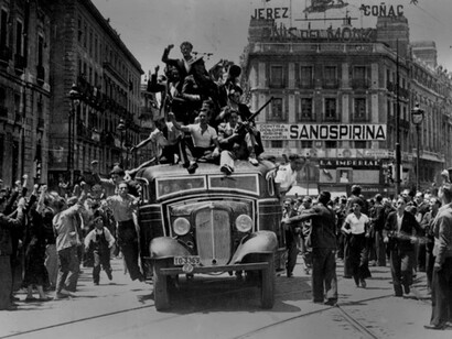Voluntarios en la Puerta del Sol de Madrid, julio del 36