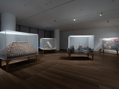 Subodh Gupta, एक मुट्ठी आसमान (A fistful of sky), exhibition view. Courtesy of Nature Morte 