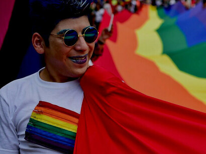 Participante en una Marcha del Orgullo