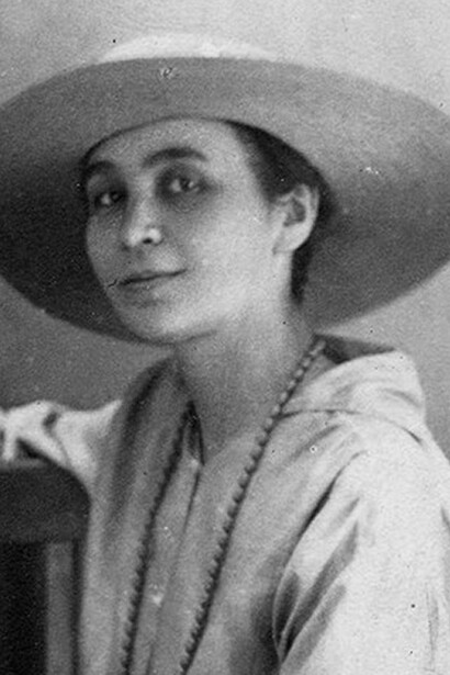 Natalia a San Sebastián durante la tournée spagnola dei Ballets Russes, Estate 1916. Mosca, Galleria Statale Tretyakov, Dipartimento dei manoscritti 
