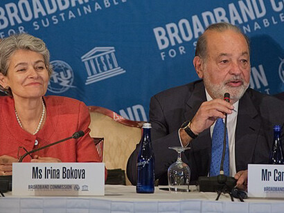 Co-Chairman Carlos Slim Helu and Ms Irina Bokova at the September 2017 Commission meeting, Yale club, New York,the USA