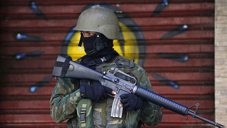 Retrato de un integrante de uno de los múltiples grupos para militares en Brasil