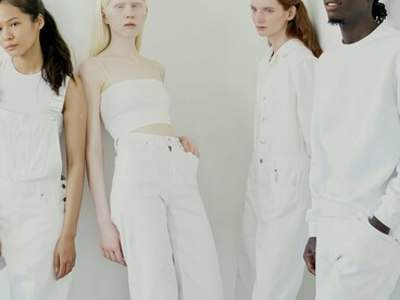 Na moda podemos esperar que esses tons menos saturados e tons de branco sejam bem presentes nas campanhas das marcas mais atualizadas desse meio, incluindo as grandes redes de roupas rápidas que entregam peças em um prazo curto com qualquer temática