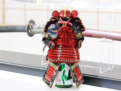 Bottle armor, Tadayasu Co., Ltd., Tokyo Teshigoto project © Nariyuki Matsuzawa