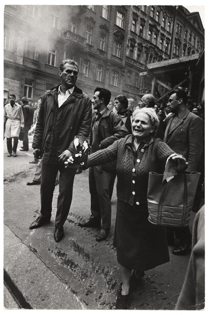 Hilmar Pabel, Czechoslovakia Invasion, Prague, Czechoslovakia (now Czech Republic), August 21 1968
Gelatin silver print, BS.2005.005477 / 4-111, The Black Star Collection, Ryerson Image Centre