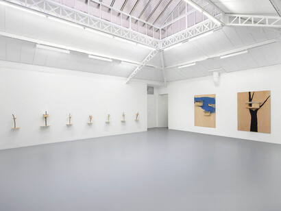 Tadashi Kawamata, Bonsaï, vue de l'exposition. Avec l'aimable autorisation de la Galerie Kamel Mennour