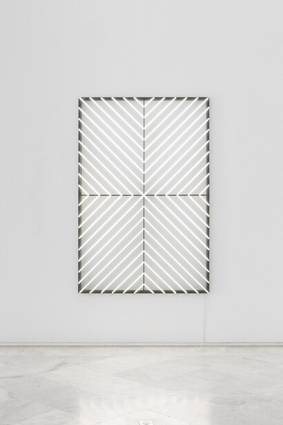 Cachito Vallés, Retícula 07 (2024). El eterno presente. CAAC, Sevilla. Cortesía del artista y Galería Luis Adelantado. Foto por Claudia Ihlek