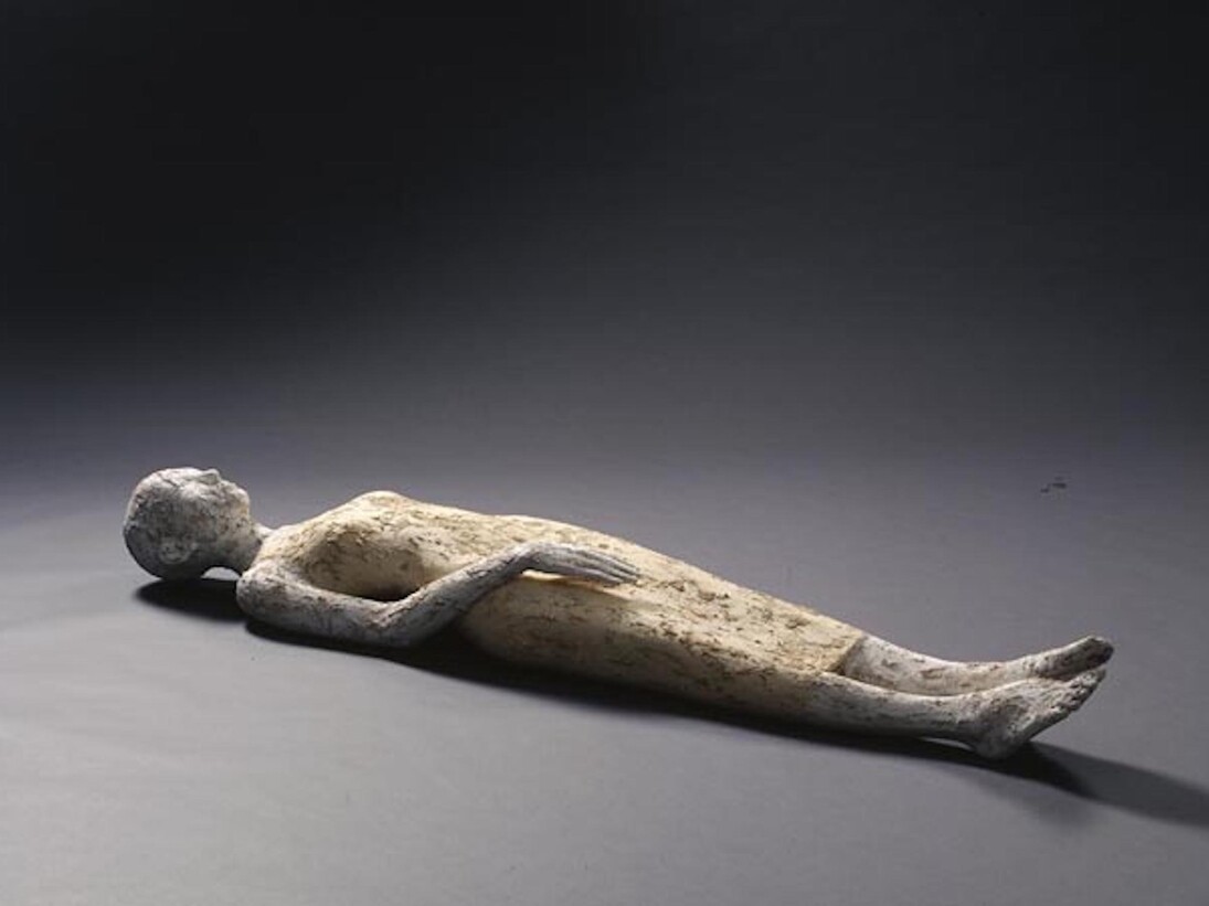 Walter Moroder, "Peteda ju", legno di cirmolo, colori acrilici, argilla, calce, colla, segatura, 2013, Collezione privata