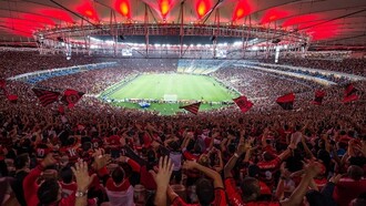 Maracanã em dia de jogo do Flamengo. Sou torcedor mais exigente, porque identifico problemas por jogo e, há algum tempo também, acompanho as comissões técnicas, muitas delas com apadrinhados - o auxiliar técnico direto é filho, ou dentro do staff há cargos de confiança para o cunhado, e sabe-se lá o que mais