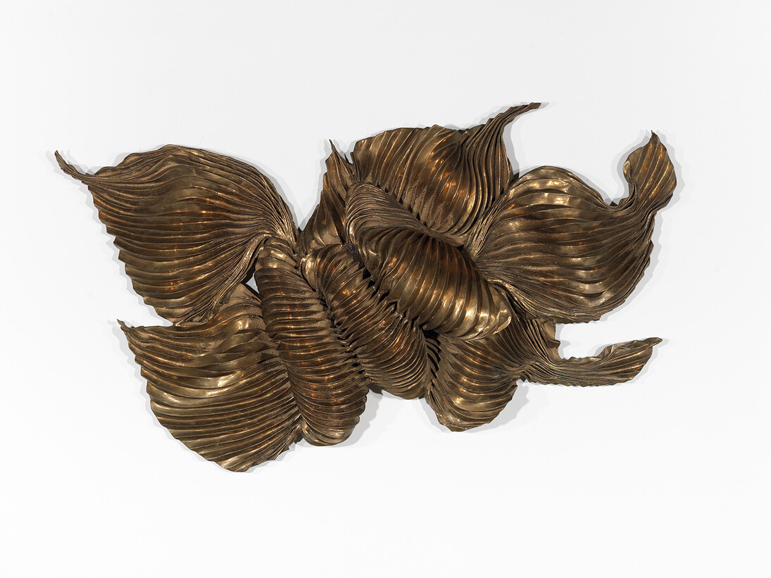 Lynda Benglis, Raptor, 1995-96, Stainless steel, wire mesh, silicone and bronze. Image: Courtesy the artist and Cheim & Read, New York