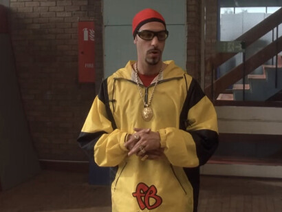 Si he de elegir, me quedo con Ali G y su eslogan, aquello de "keep it real": seamos legales, seamos fieles a nosotros mismos. Intuyo que muchos optarían por lo mismo que yo, digan lo que digan las encuestas. Antes idiota y crédulo que fascista
