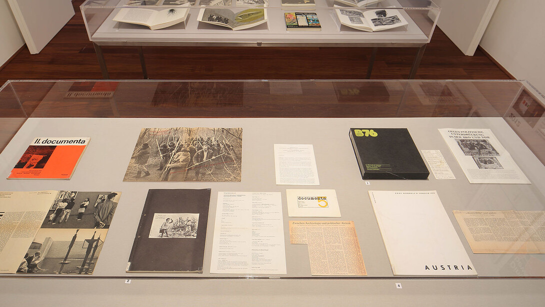 Loose Leaves in Books. Courtesy of Museum der Moderne