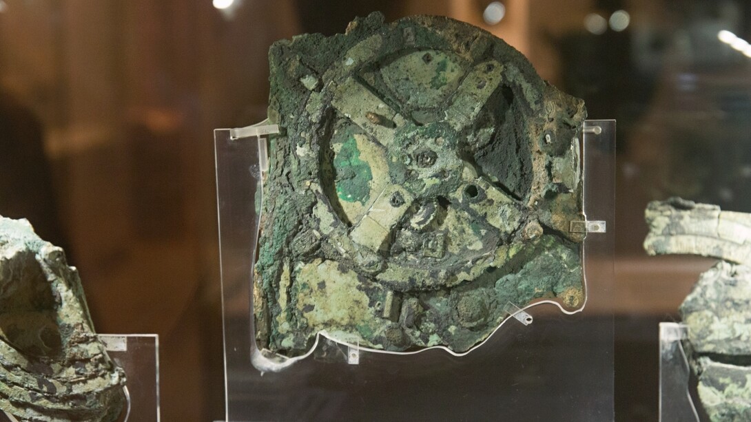 Mecanismo de Antikythera, 150-100 AC. Museu Arqueológico Nacional de Atenas, na Grécia
