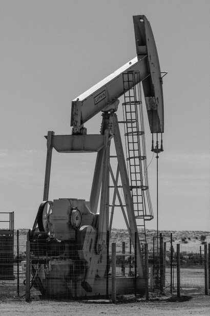 O incentivo ao petróleo pelo próximo presidente dos EUA reflete a tensão entre políticas energéticas tradicionais e alternativas