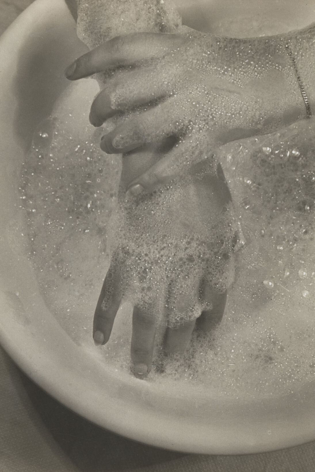 Ringl + Pit (German). Soapsuds. 1930. Gelatin silver print. 7 x 6 1/4″ (17.8 x 15.9 cm). Acquired through the generosity of Roxann Taylor. © 2014 Galería Jorge Mara-La Ruche