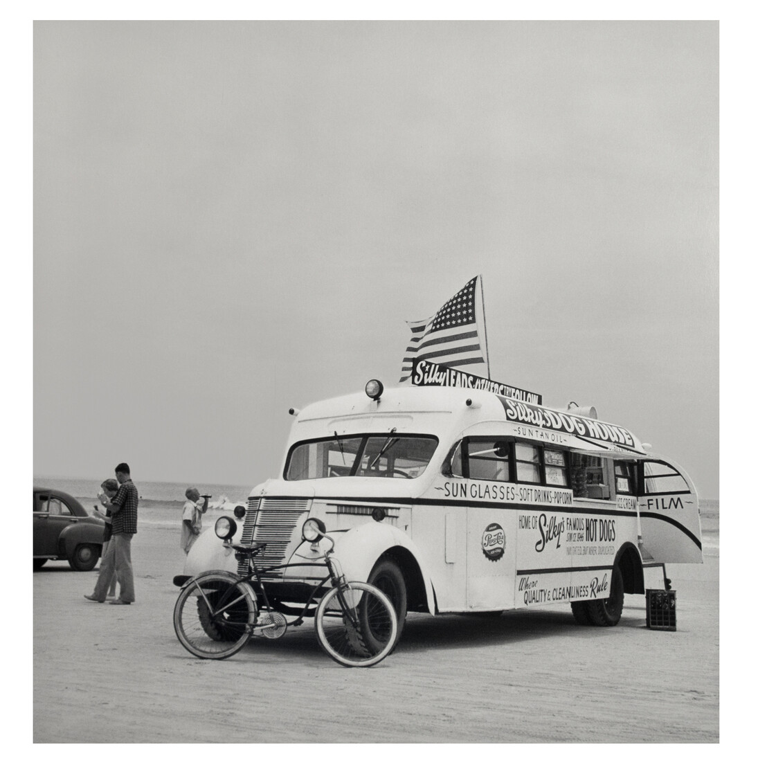 Berenice Abbott, Silky's Hot Dog Stand, Daytona Beach, Florida © Estate of Berenice Abbott/Getty Images. Image courtesy of Huxley-Parlour Gallery