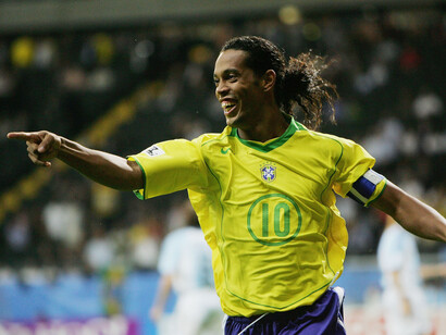Ronaldinho ejerciendo como capitán de la selección de Brasil