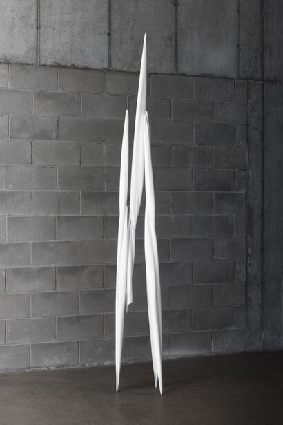 Eli Ping, Monocarp, 2023. Canvas and resin, 13 1/2 x 9 x 101 in (34.3 x 22.9 x 256.5 cm). Courtesy of the artist and Micki Meng