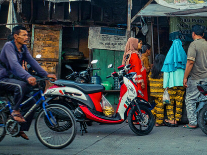 Amid the daily hustle of the streets of Jakarta, Indonesia, the lively atmosphere is matched by the vibrant colours of fresh ingredients, expertly blended together to create the iconic gado-gado salad