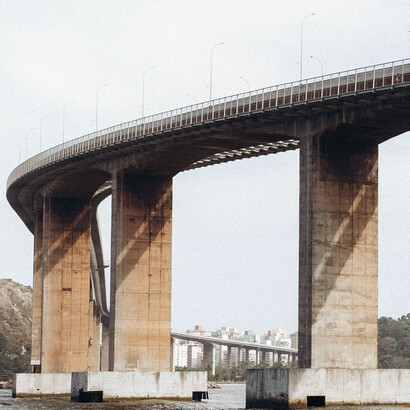 Ponte Deputado Darcy Castello de Mendonça liga as cidades de Vitória e Vila Velha no Espírito Santo, Brasil