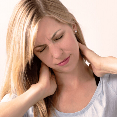 Mujer con dolor de cuello