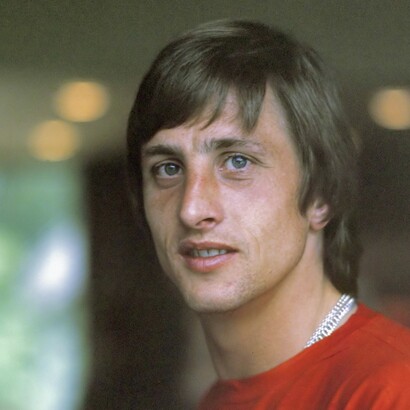 Johan Cruyff a débuté sa carrière à l'Ajax d'Amsterdam, remportant 8 titres de champion des Pays-Bas et 3 Coupes d'Europe.