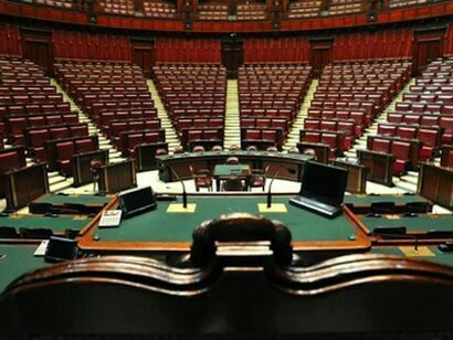 Può darsi che i politici prima di entrare nei posti che contano, siano animati da buone intenzioni