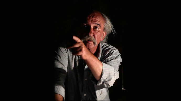 Guido Levi: “L’unica cosa che io ho da dire è che per fare le luci in teatro serve andare a recuperare i ritmi della natura e la luce dentro la natura. Finché non si fa questo, non si capisce che cosa vuol dire fare la luce”. © Fabrizio Sansoni