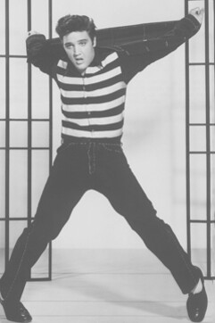 Elvis Presley. Una fotografia che promuove il film "Jailhouse Rock" raffigura il cantante Elvis Presley, (1957)