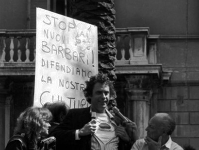 Renato Nicolini a una manifestazione anti-fast fooda Roma