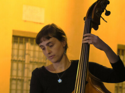 Maria Torelli al contrabbasso
