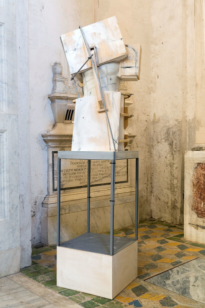 Vincenzo Rusciano, Passaggio #1, 2014, jesmonite, legno, ferro, vernice, grafite, 210 x 45 x 45 cm, Danilo Donzelli photography