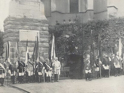 31 August 1913-Zobten, Jahrhundertfeier der Befreiungskriege und Enthüllung der Statue- Studenten in Uniform des Lützowschen Freikorps