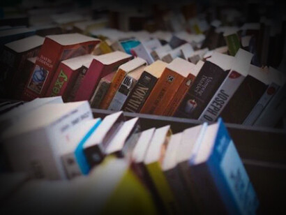 Esantes repletos de libros en la Feria del Libro de Bogotá número 35 (Filbo 2023)