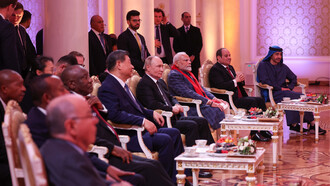 Los líderes y representantes de los Estados miembros del BRICS asisten a una cena paralela a la XVI Cumbre del BRICS, el 22 de octubre de 2024. Kazán, Rusia