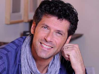 Un bel primo piano di Renato Raimo