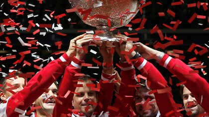 El equipo suizo levanta el trofeo de campeón de la Copa Davis en 2014