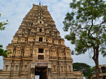 Main entrance for Virupaksha Temple