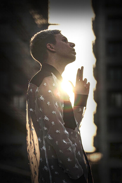 Giovanni Segreti Bruno è un giovane cantautore, interprete e pianista