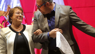 Michelle Bachelet con su hijo Sebastián Dávalos Bachelet