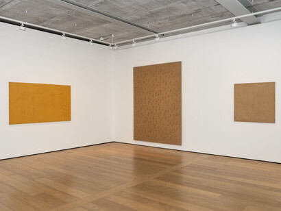 Kim Tschang-Yeul. Water Drops, installation view. Courtesy of Almine Rech