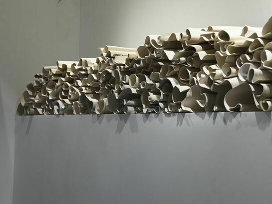 Carol Young (b. 1952). Memoria (Memory), 2013. Ceramic installation of 130 elements. Courtesy of the artist.