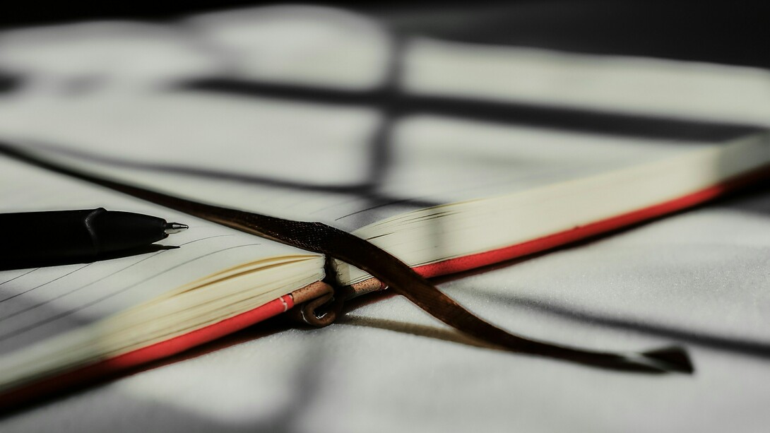 La literatura funciona como un espejo de la vida humana, reflejando nuestras emociones, dilemas y experiencias, ya sea de manera explícita o simbólica