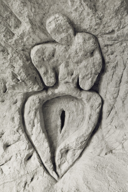 Ana Mendieta; Guanaroca: esculturas rupestres, 1981