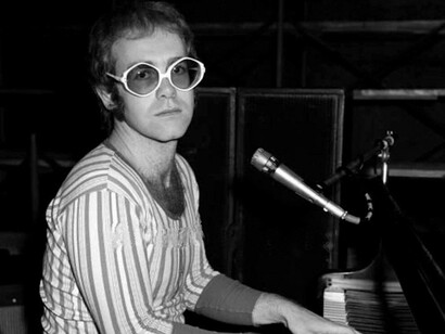 Elton John in una foto giovanile