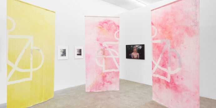 Over the Rainbow, Exhibition view. Courtesy of Praz-Delavallade