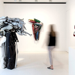 John Chamberlain, Entirelyfearless, Installation view of the exhibition © 2018 Fairweather & Fairweather LTD/Artists Rights Society (ARS), New York. Photo by J. Fernandes. Courtesy Gagosian