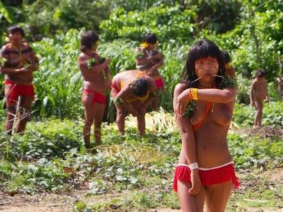 Miembros de una tribu yanomami