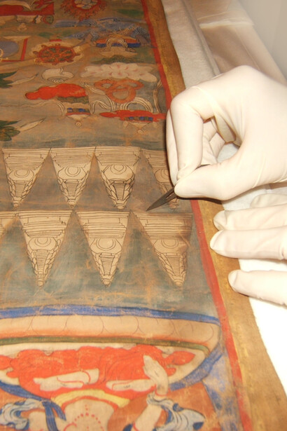 Particolare della rimozione meccanica delle accrezioni