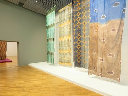 Various artists, Between the head and the earth, exhibition view. Courtesy of Pinacoteca